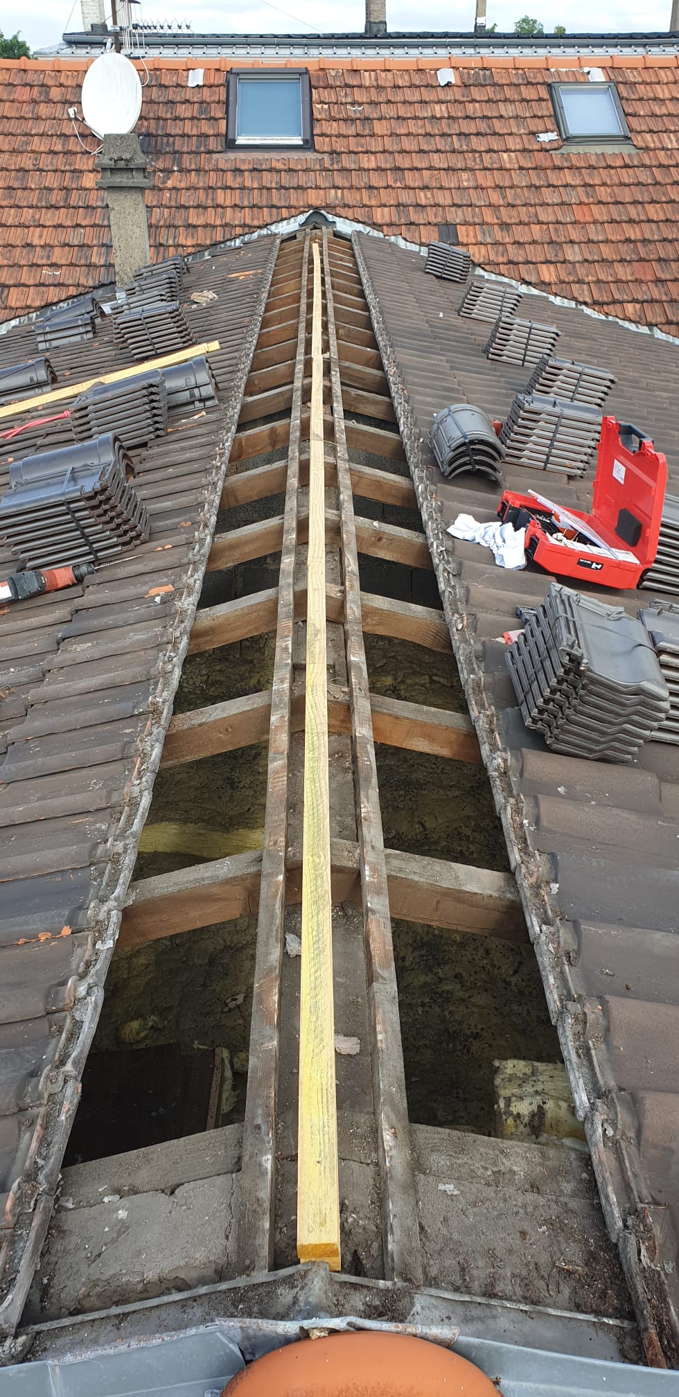 Charpente visible, rénovation en cours