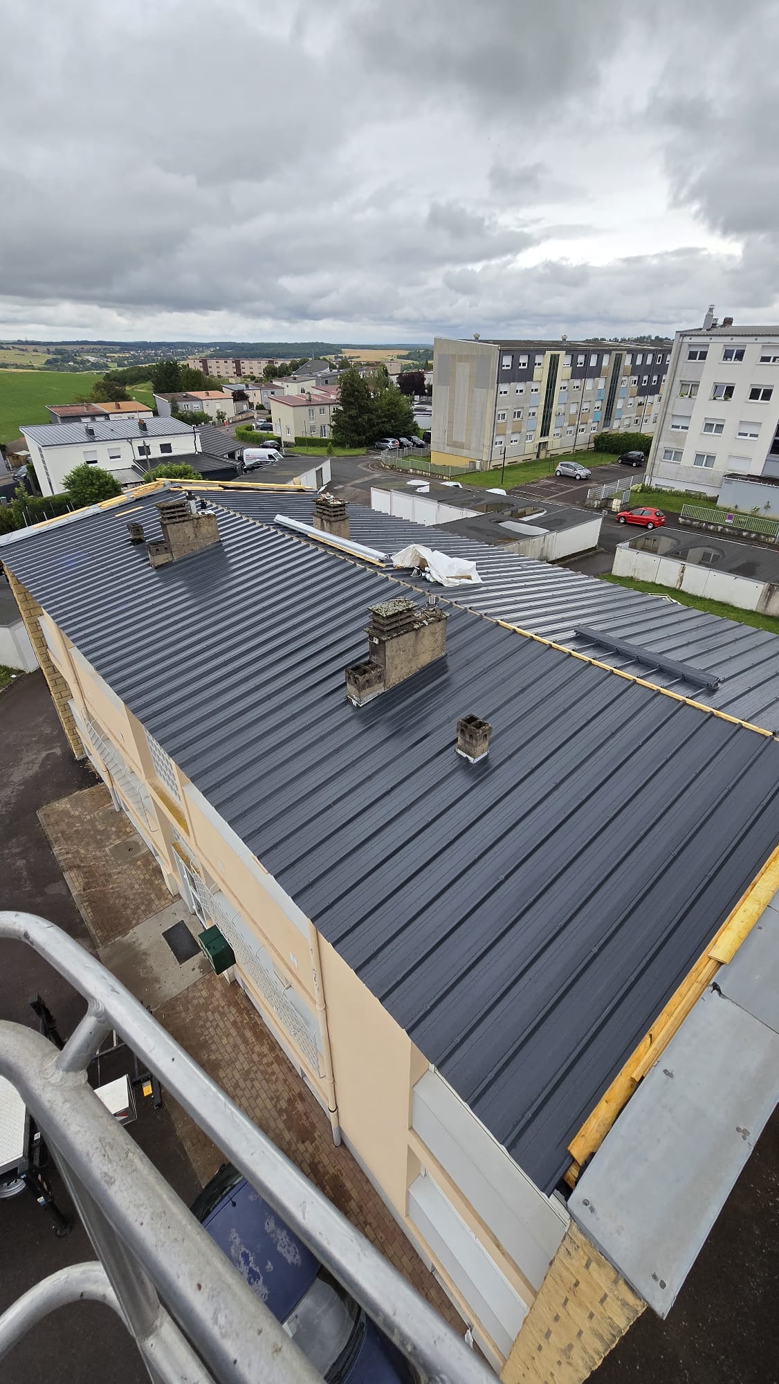 Rénovation toiture bac acier sur immeuble