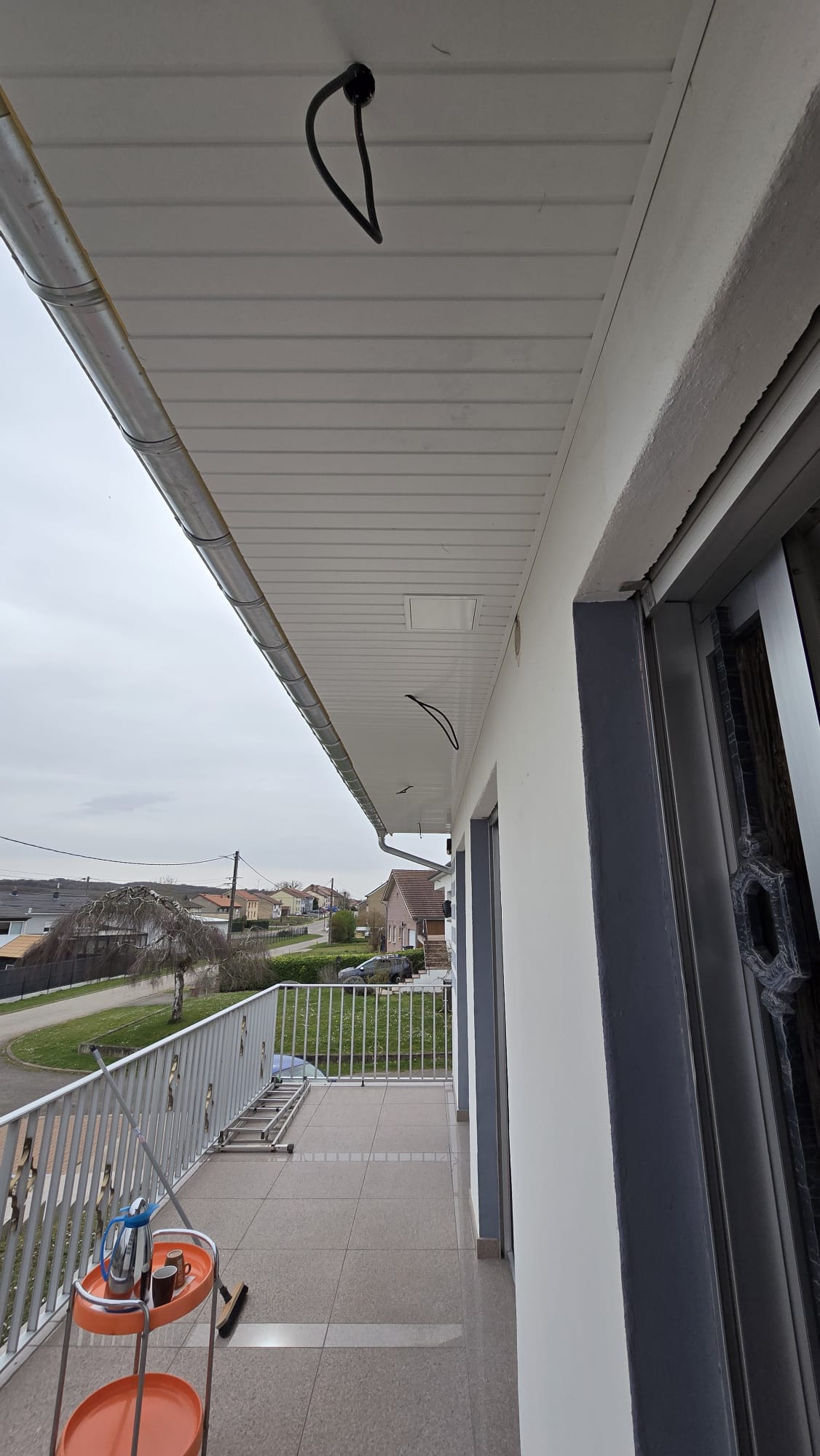 Débord de toit et gouttière après travaux